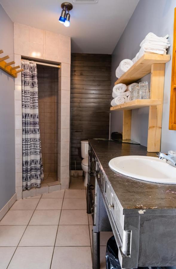 Auberge De Jeunesse Le Camp De Base LʼAnse-Saint-Jean Εξωτερικό φωτογραφία